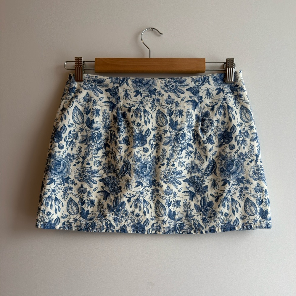 Peppermayo Skirt Low Rise Blue and White Floral - Picture 2 of 6